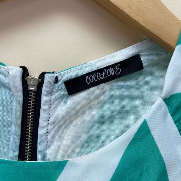 Cocolove Green Sleeveless Chevron Halter Mini Dress Size L Lined Back Zip - Picture 4 of 9